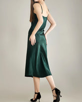Robe en Soie Élégante avec Col Bénitier Léger